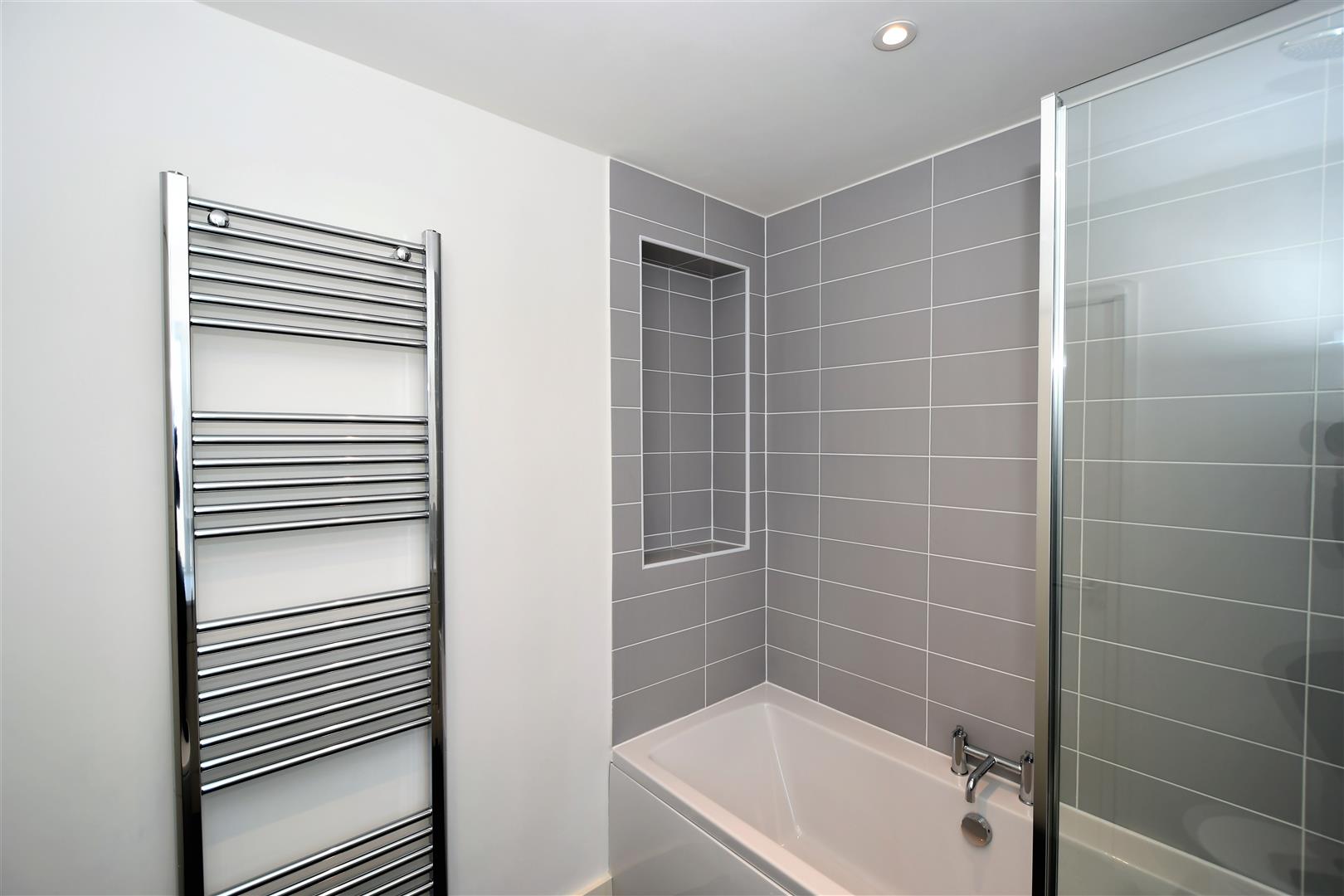 BATHROOM/WC